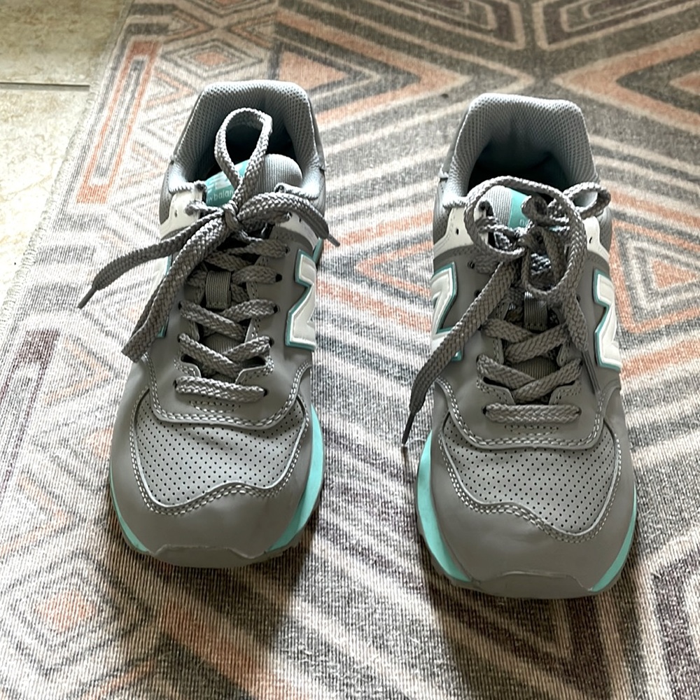 New Balance Women’s 7.5 Athletic Shoe